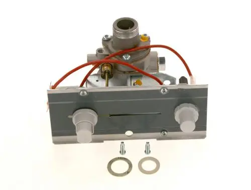 Bosch Gasarmatur mit zwei Reglern, einer Metallbasis und angeschlossenen Drähten. Zubehörteile wie Schrauben und Dichtungen liegen daneben.